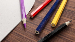 Lápis de diferentes cores ilustram diferentes tipos de inovação