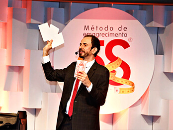 Palestras motivacionais de vendas e atendimento ao cliente com mágica e hipnose