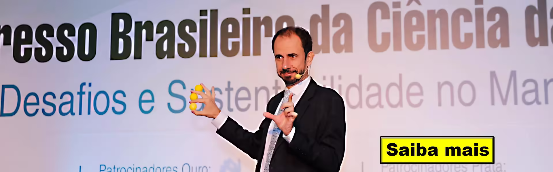 Palestrante motivacional ensina gestão da qualidade gerando impacto com mágica e hipnose